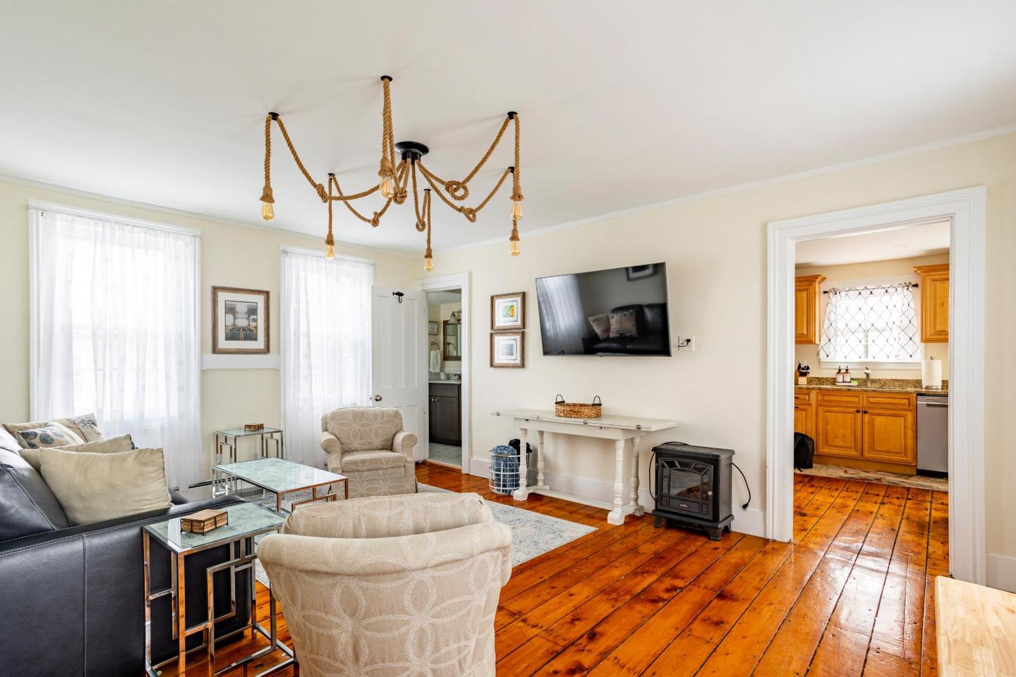 Cheerful Historic 3 Bedroom Townhouse - Downtown Mystic Stonington Bagian luar foto